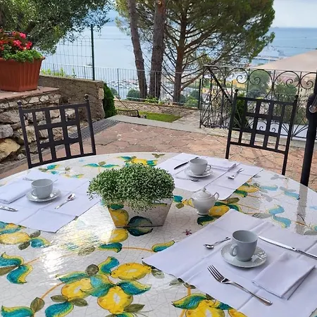 Villamara Luxury Πανσιόν 4*